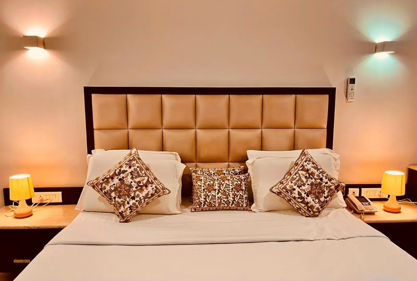 Hotel Bhoomivilas Agra  Ινδία